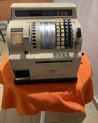 Vecchio registratore di cassa