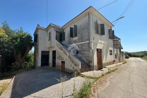 VILLA A SCHIERA A CELLINO ATTANASIO