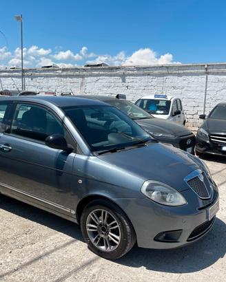 Lancia Ypsilon 1.3 MJT 75 CV Unyca