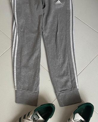 Adidas, tuta e scarpe Superstar