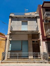 Casa indipendente con terrazzo e doppio ingresso