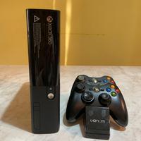 Xbox 360 E 500 Gb + Stazione di ricarica