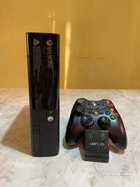 Xbox 360 E 500 Gb + Stazione di ricarica