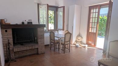 Appartamento arredato con giardino e posto auto