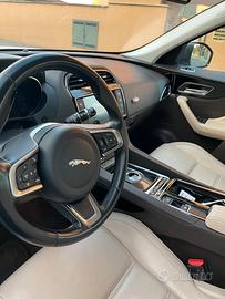 jaguar F-pace  motore rotto