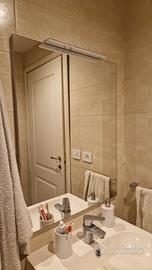 Specchio con luce a Led integrata bagno