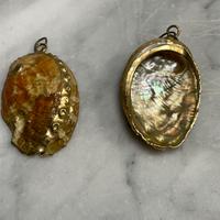 Coppia di ciondoli in vera conchiglia madreperla 