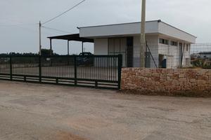 Locale commerciale con 4000 mq di pertinenza