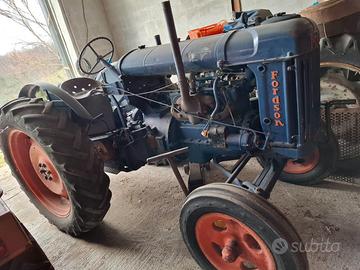 Trattore fordson R27N