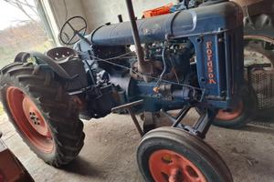 Trattore fordson R27N