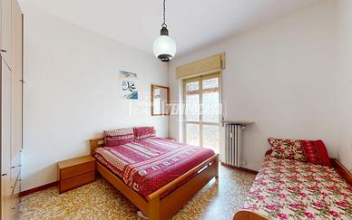 AMPIO TRE LOCALI IN CONTESTO BEN TENUTO