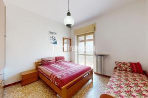 AMPIO TRE LOCALI IN CONTESTO BEN TENUTO