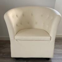 Poltroncina moderna imbottita