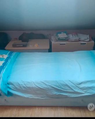Letto singolo con cassetto.