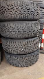 Gomme invernali con cerchi e sensori pressione