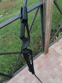 Arco da tiro e frecce