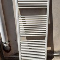 Termosifoni tenuti bene scaldasalviette De Longhi