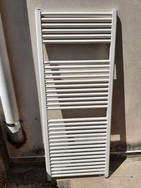 Termosifoni tenuti bene scaldasalviette De Longhi