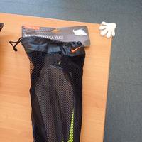 Parastinchi da calcio Nike Protegga Flex.