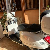 Piaggio Vespa 300