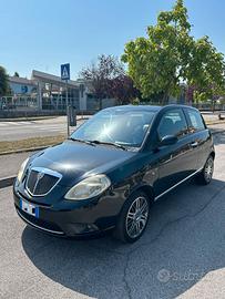 Lancia Ypsilon per Neo Patentati