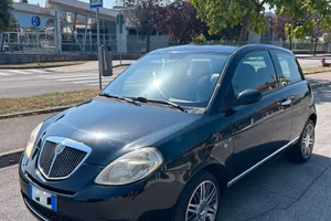Lancia Ypsilon per Neo Patentati