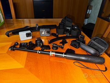 Go Pro hero 5 - 2 fotocamere più accessori