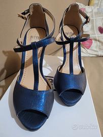 Sandali eleganti con il tacco