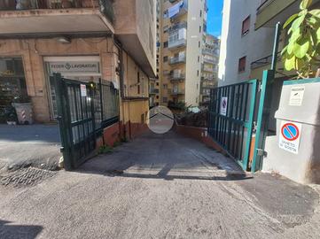 AUTORIMESSA A NAPOLI