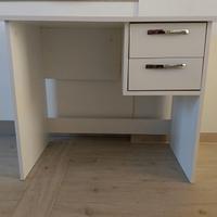 scrivania con 2 cassetti