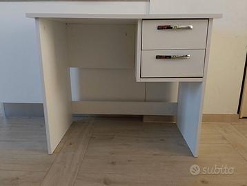 scrivania con 2 cassetti