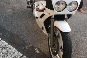Yamaha FZR 600 del 90
