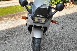 bella Suzuki gs750f.