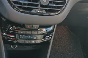 Peugeot 208 5 porte 98.000 km 