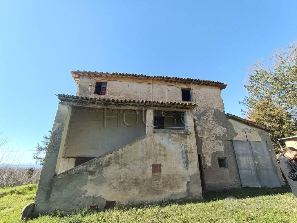 Rustico / Casale di 225 m² con più di 5 locali a C - Vista 2