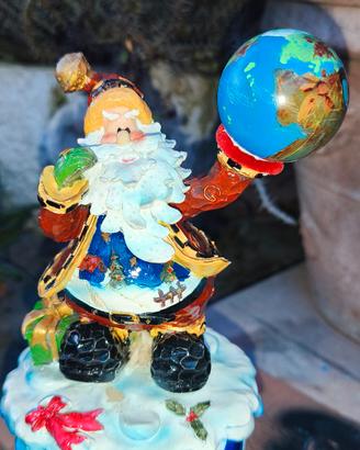 Carillon Natalizio. Babbo Natale Con Il Mondo Nell