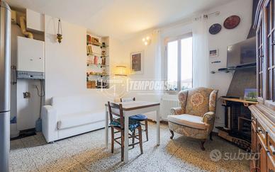 BOLOGNINA - TRELOCALI ULTIMO PIANO CON ASCENSORE