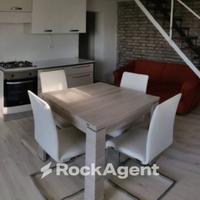 CASA INDIPENDENTE DIVISA IN TRE APPARTAMENTI