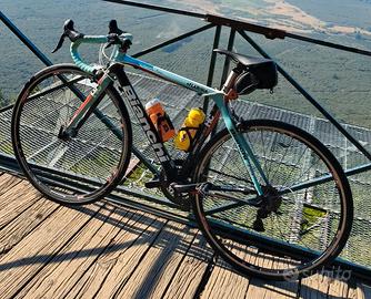 Bici da corsa Bianchi in carbonio