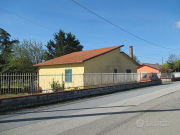 Soluzione Indipendente con terreno.
