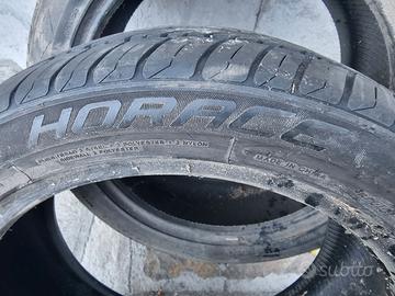 Due gomme 245/45 ZR19  