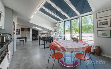 ATTICO RISTRUTTURATO IN PIENO CENTRO AL PAESE