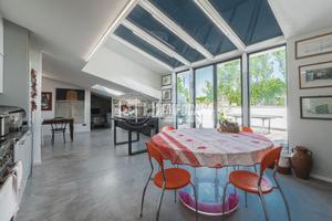 ATTICO RISTRUTTURATO IN PIENO CENTRO AL PAESE