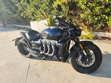 Triumph Rocket 3 Storm nera e blu