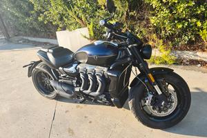 Triumph Rocket 3 Storm nera e blu
