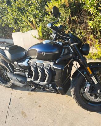 Triumph Rocket 3 Storm nera e blu