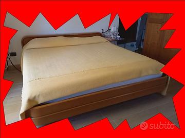 Camera da letto in legno massello