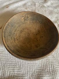 Antica ciotola in legno