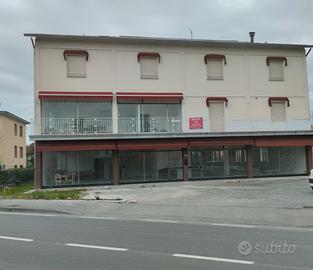 Locale bar-ristorante