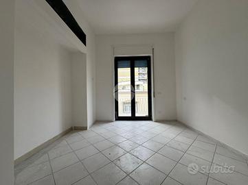 2 LOCALI A GIUGLIANO IN CAMPANIA